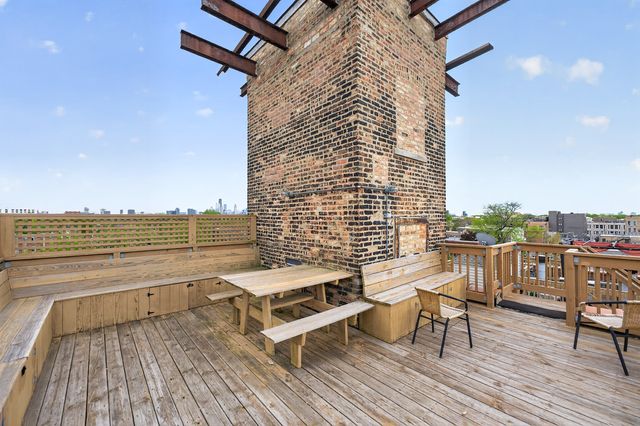 1701 N Damen Avenue 105, Chicago, IL 60647