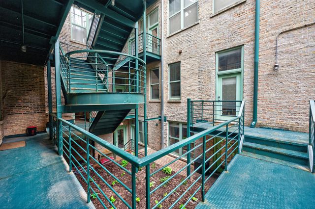 1701 N Damen Avenue 105, Chicago, IL 60647