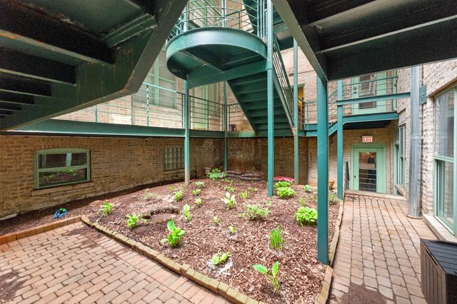 1701 N Damen Avenue 105, Chicago, IL 60647
