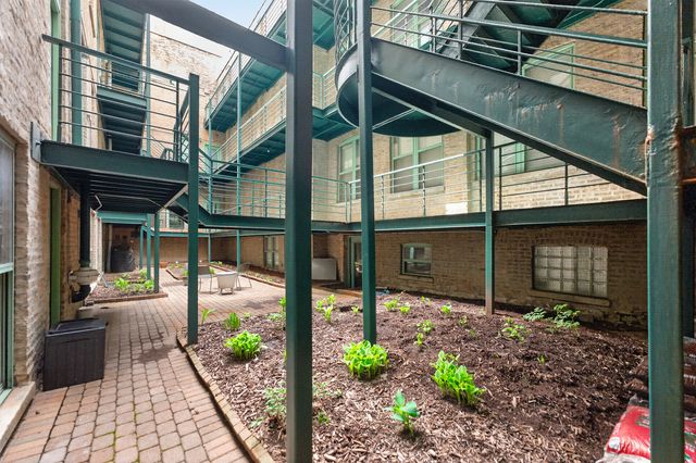 1701 N Damen Avenue 105, Chicago, IL 60647