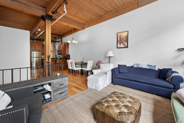 1701 N Damen Avenue 105, Chicago, IL 60647
