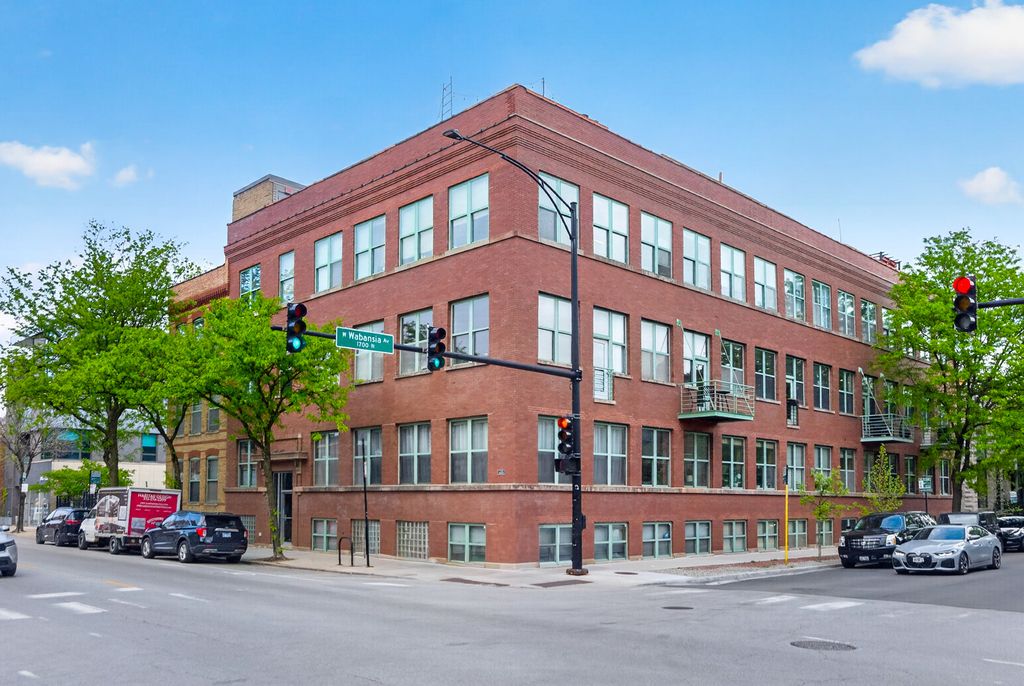 1701 N Damen Avenue 105, Chicago, IL 60647