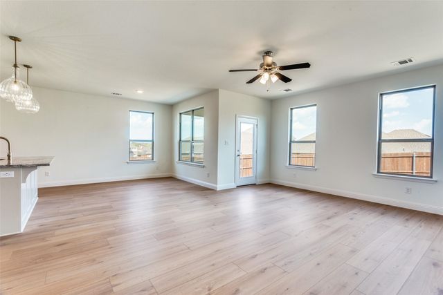 533 Hillcrest Circle, Justin, TX 76247