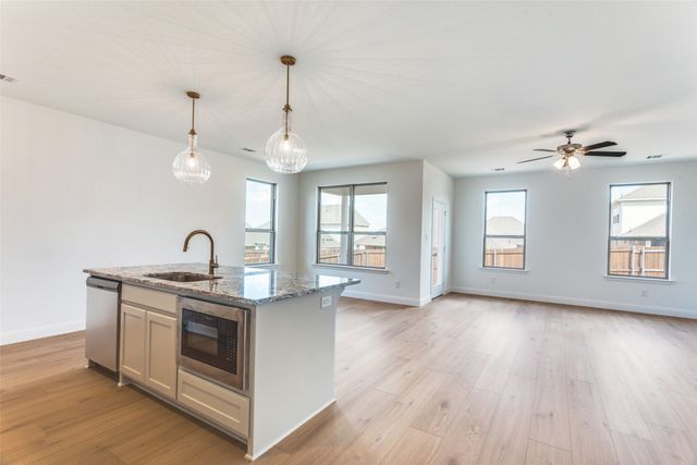 533 Hillcrest Circle, Justin, TX 76247