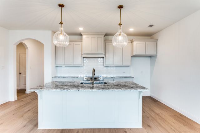533 Hillcrest Circle, Justin, TX 76247