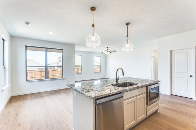 533 Hillcrest Circle, Justin, TX 76247