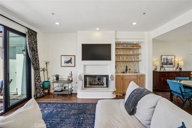 710 Manhattan Beach Boulevard, Manhattan Beach, CA 90266