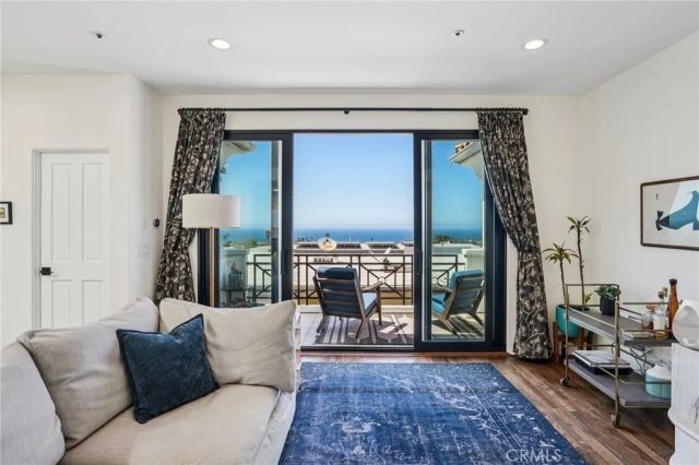 710 Manhattan Beach Boulevard, Manhattan Beach, CA 90266