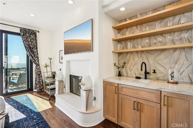 710 Manhattan Beach Boulevard, Manhattan Beach, CA 90266