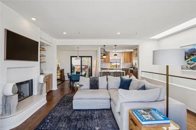 710 Manhattan Beach Boulevard, Manhattan Beach, CA 90266