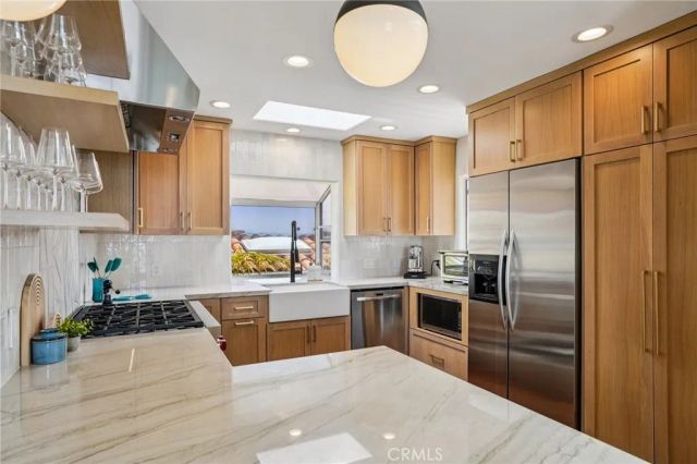 710 Manhattan Beach Boulevard, Manhattan Beach, CA 90266