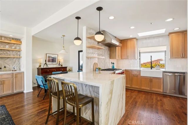 710 Manhattan Beach Boulevard, Manhattan Beach, CA 90266