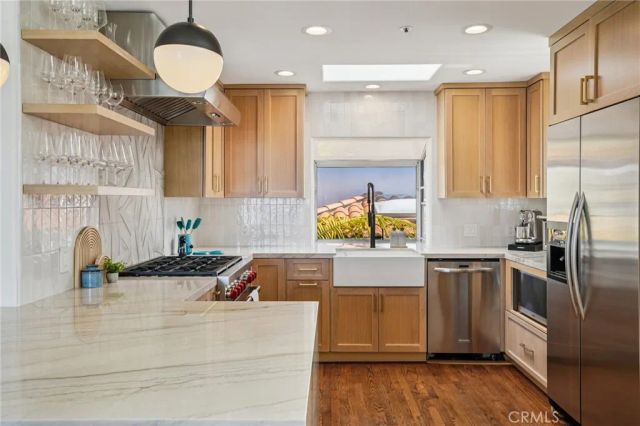 710 Manhattan Beach Boulevard, Manhattan Beach, CA 90266