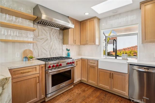 710 Manhattan Beach Boulevard, Manhattan Beach, CA 90266