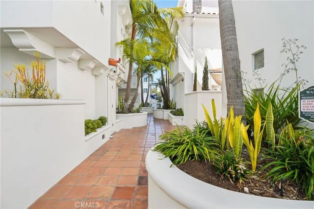 710 Manhattan Beach Boulevard, Manhattan Beach, CA 90266