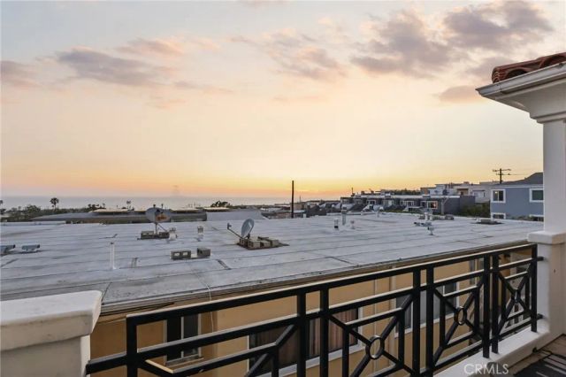 710 Manhattan Beach Boulevard, Manhattan Beach, CA 90266