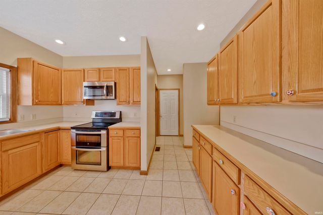 3104 Roselawn Drive, Evansville, IN 47711