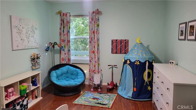 11225 Peach Grove Street 202, North Hollywood, CA 91601