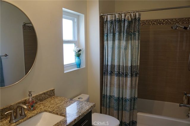 11225 Peach Grove Street 202, North Hollywood, CA 91601