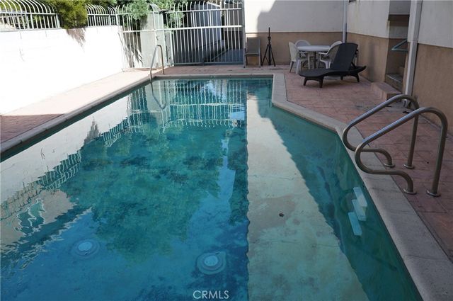 11225 Peach Grove Street 202, North Hollywood, CA 91601