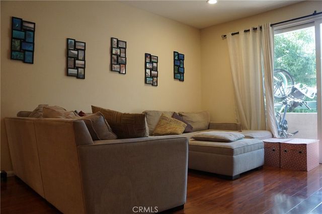 11225 Peach Grove Street 202, North Hollywood, CA 91601