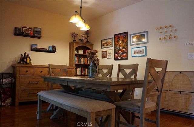 11225 Peach Grove Street 202, North Hollywood, CA 91601