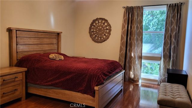 11225 Peach Grove Street 202, North Hollywood, CA 91601