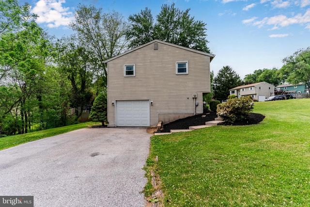 120 BLACK WALNUT DR, Etters, PA 17319