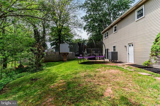 120 BLACK WALNUT DR, Etters, PA 17319