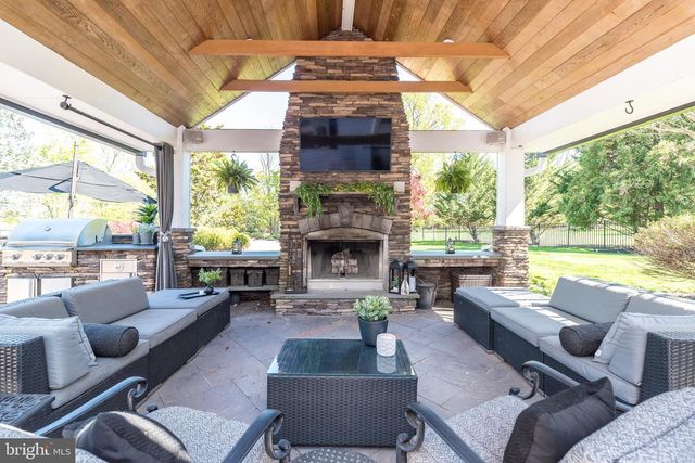 2209 DENBEIGH DR, Jamison, PA 18929