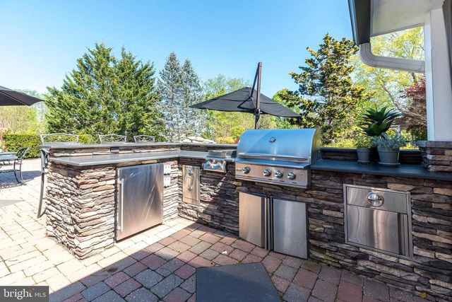 2209 DENBEIGH DR, Jamison, PA 18929