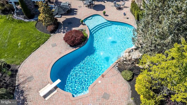 2209 DENBEIGH DR, Jamison, PA 18929