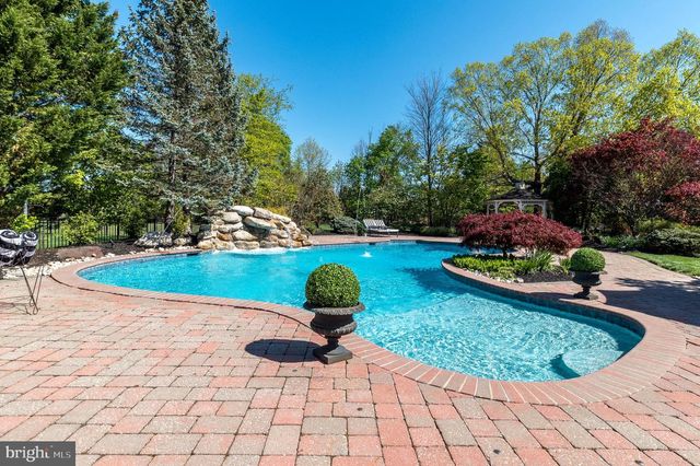 2209 DENBEIGH DR, Jamison, PA 18929