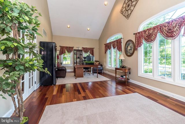 2209 DENBEIGH DR, Jamison, PA 18929