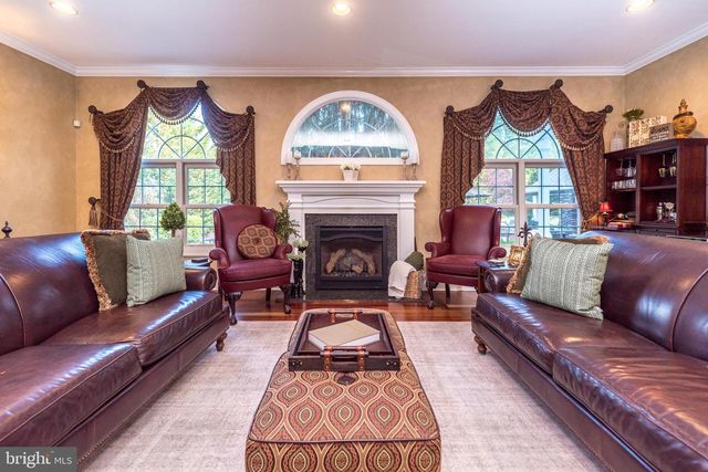 2209 DENBEIGH DR, Jamison, PA 18929