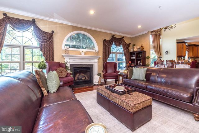 2209 DENBEIGH DR, Jamison, PA 18929