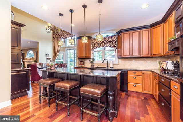 2209 DENBEIGH DR, Jamison, PA 18929