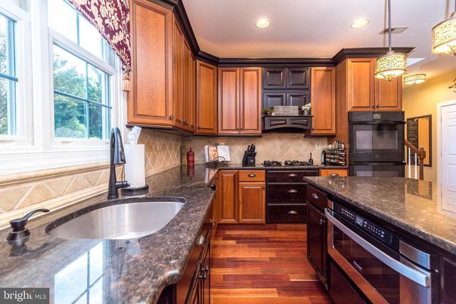 2209 DENBEIGH DR, Jamison, PA 18929