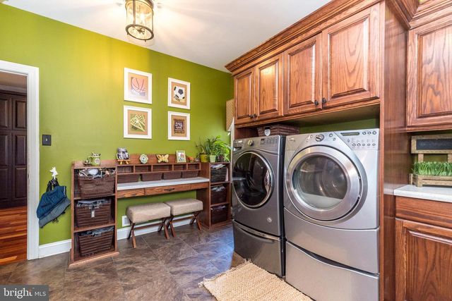 2209 DENBEIGH DR, Jamison, PA 18929