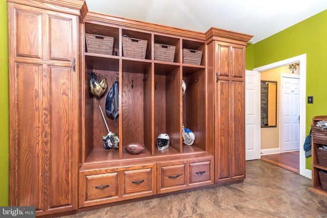 2209 DENBEIGH DR, Jamison, PA 18929