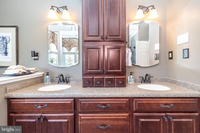 2209 DENBEIGH DR, Jamison, PA 18929