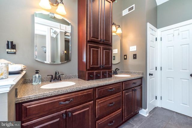 2209 DENBEIGH DR, Jamison, PA 18929