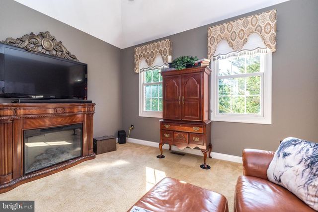 2209 DENBEIGH DR, Jamison, PA 18929