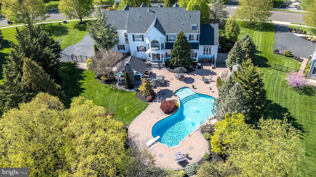 2209 DENBEIGH DR, Jamison, PA 18929