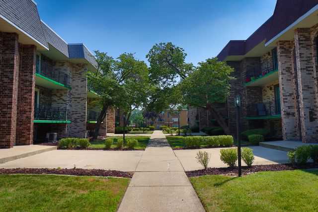 9134 S Pulaski Road 2W, Oak Lawn, IL 60453