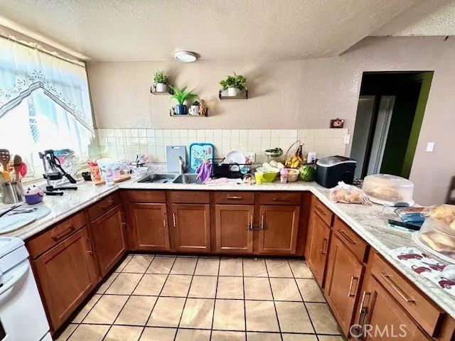 1535 S Towne Avenue, Pomona, CA 91766