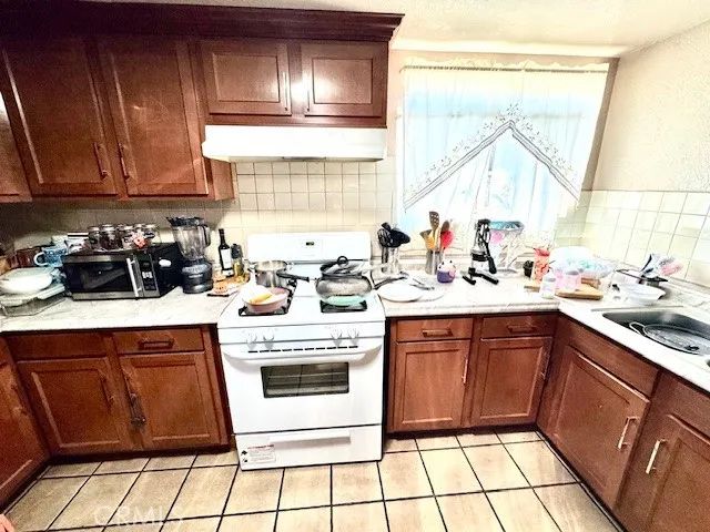 1535 S Towne Avenue, Pomona, CA 91766