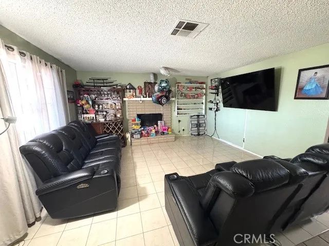 1535 S Towne Avenue, Pomona, CA 91766