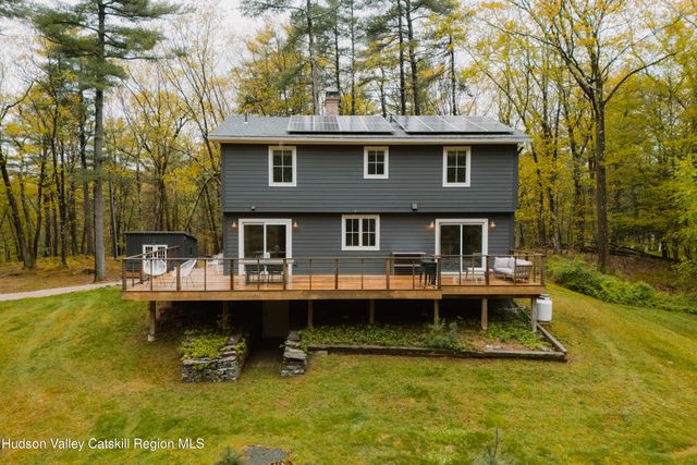 378 Browns Pond Road, Staatsburg, NY 12580