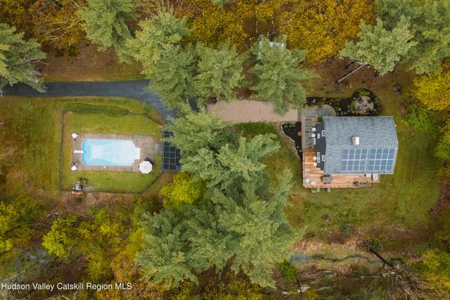 378 Browns Pond Road, Staatsburg, NY 12580